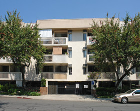 West Knoll Apartments in West Hollywood, CA - Building Photo - Building Photo