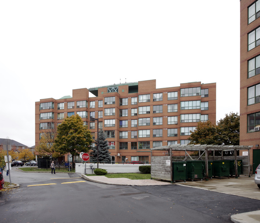 Abbeyview in Oakville, ON - Building Photo