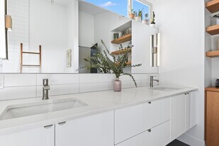 2824 SE 18th Ave in Portland, OR - Building Photo