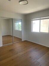 4854 Laurel Canyon Blvd in Valley Village, CA - Foto de edificio - Building Photo