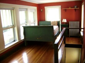 39 Exeter Rd, Unit #2, upstairs in Newmarket, NH - Building Photo