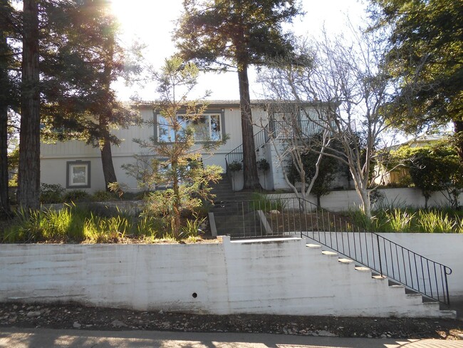 property at 2208 Vista Ave