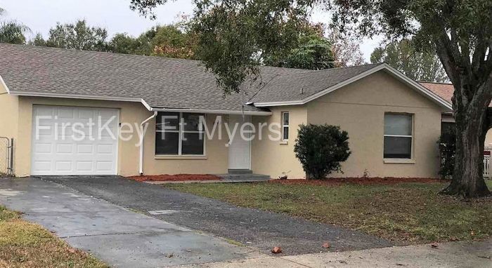 7142 Jenner Ave in New Port Richey, FL - Building Photo