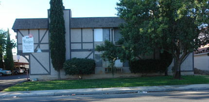 Woodglen Apartments in Palmdale, CA - Building Photo - Building Photo