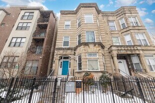 4241 S Calumet Ave in Chicago, IL - Building Photo