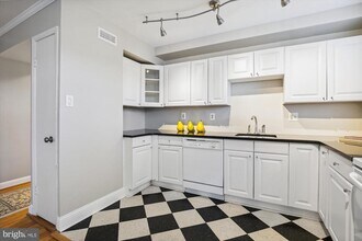 1317 S Walter Reed Dr in Arlington, VA - Building Photo - Building Photo