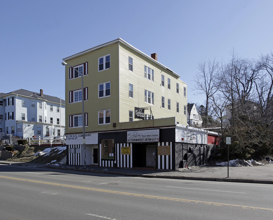 352 W Boylston St in Worcester, MA - Building Photo