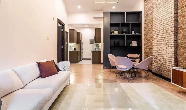 121 E 37th St in New York, NY - Building Photo - Building Photo
