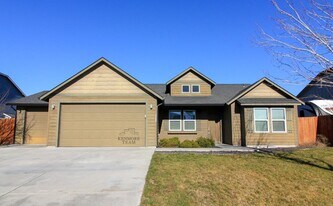 5988 Beechwood St in West Richland, WA - Building Photo