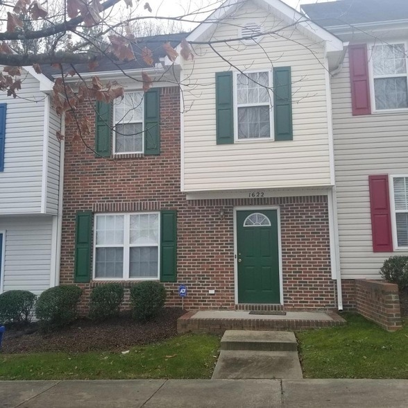 property at 1622 Briarmont Ct