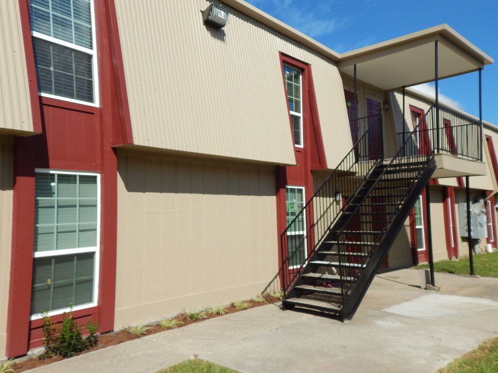 Whispering Palms Apartments in New Orleans, LA