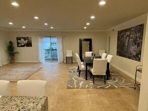 5354 Lindley Ave in Los Angeles, CA - Building Photo - Building Photo