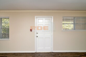 5625 Wales Ave in Fort Worth, TX - Building Photo - Building Photo