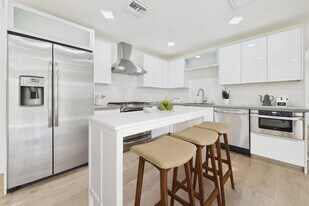 Windsor Square Villas in Los Angeles, CA - Building Photo