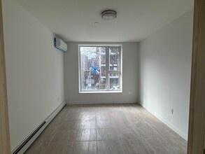 90-12 Whitney Ave in Queens, NY - Building Photo - Building Photo