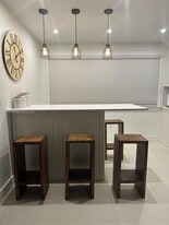 10040 NW 9th St Cir in Miami, FL - Building Photo