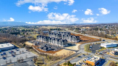Elevate Town Center in Waynesboro, VA - Foto de edificio - Building Photo