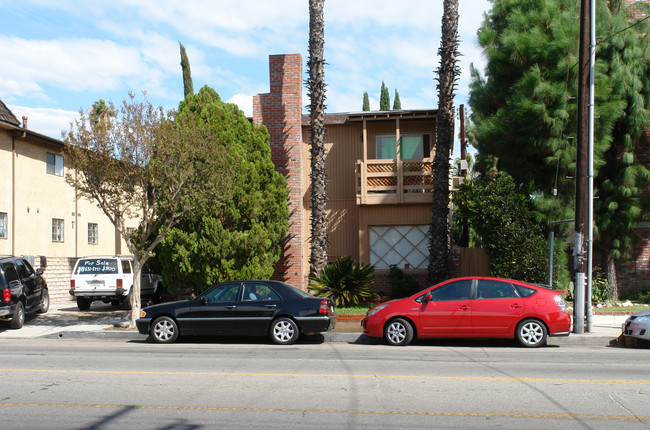 5906 Whitsett Ave in Valley Village, CA - Foto de edificio - Building Photo