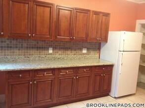 18 Euston St in Brookline, MA - Building Photo - Building Photo