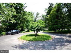 511 Evesham Ave W in Magnolia, NJ - Building Photo