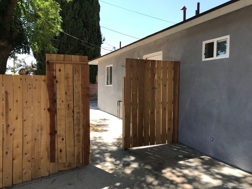 2709 Cardinal Ave, Unit B in Bakersfield, CA - Building Photo