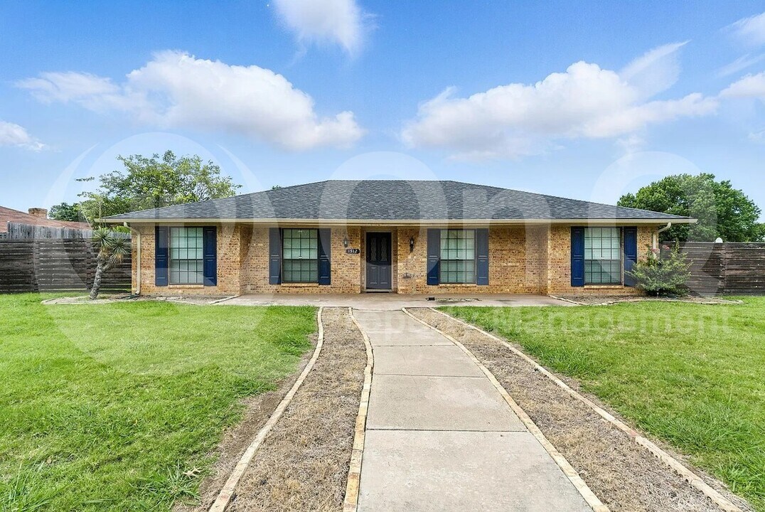 1512 Wood Creek Dr in Flower Mound, TX - Building Photo