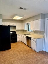 505 Hedgewood Dr, Unit B in Georgetown, TX - Building Photo - Building Photo