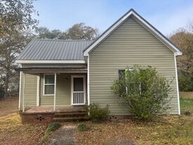 6 Barry Ave in Lagrange, GA - Building Photo