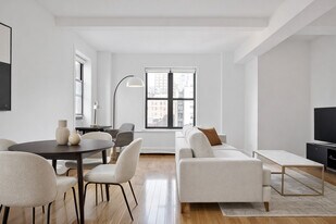 241 E 39th St in New York, NY - Building Photo