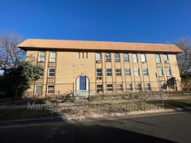 1590 Clinton St in Aurora, CO - Building Photo - Building Photo