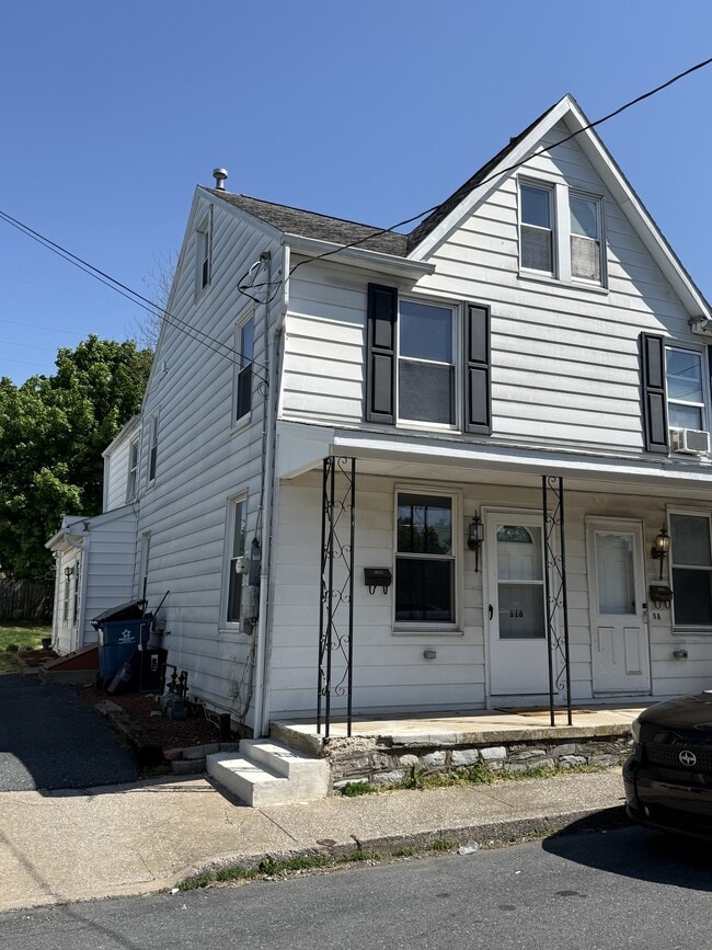 116E E 2nd St in Hummelstown, PA - Building Photo - Building Photo