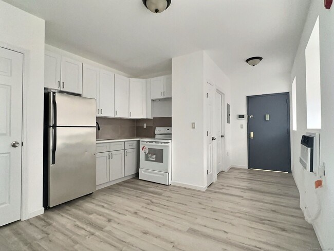 677 Fairfield Ave in Bridgeport, CT - Building Photo - Building Photo