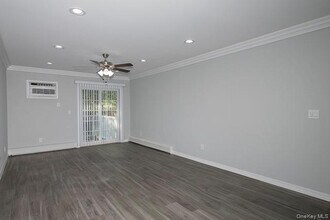 111 Cassa Loop in Holtsville, NY - Building Photo - Building Photo