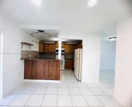 5851 W 20th Ave in Hialeah, FL - Building Photo - Building Photo