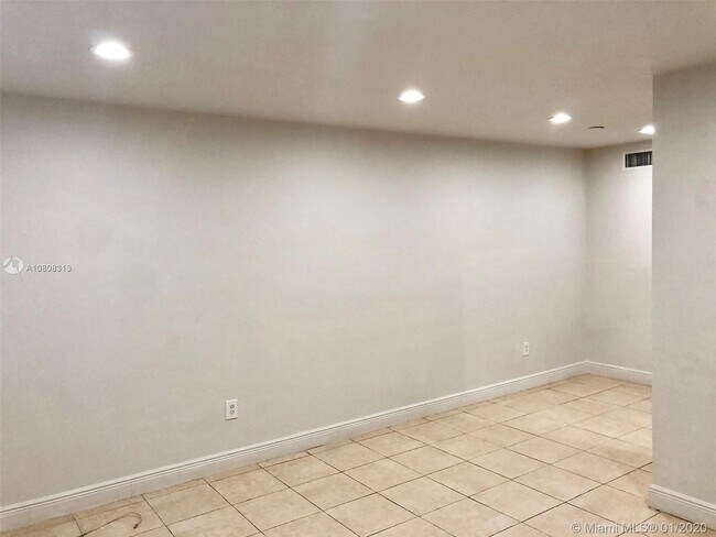 600 NW 116th Terrace-Unit -602 in Miami, FL - Building Photo - Building Photo