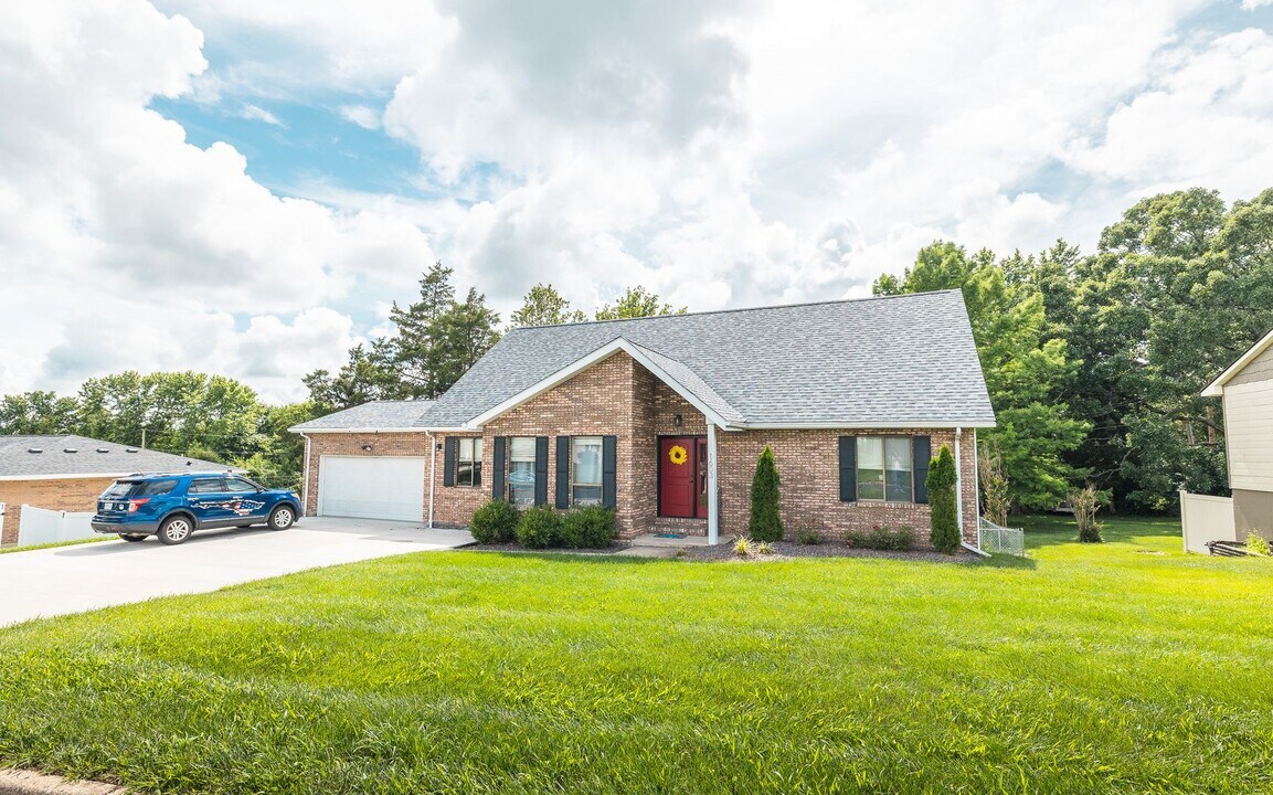 1603 Independence Rd in Rolla, MO - Building Photo