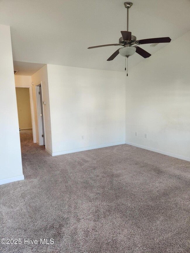 302 Pirates Lndg Dr in Beaufort, NC - Building Photo - Building Photo