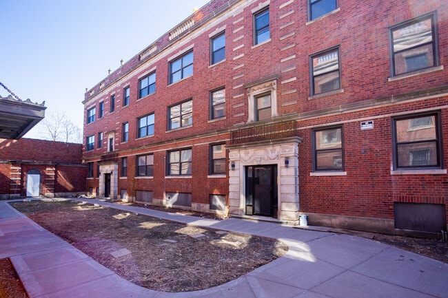 7505 S Yates Blvd in Chicago, IL - Building Photo - Building Photo