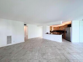 5701 Camino Del Sol in Boca Raton, FL - Building Photo - Building Photo