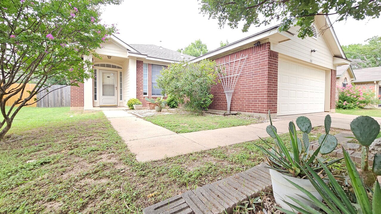 1301 Nightshade Ln in Leander, TX - Building Photo