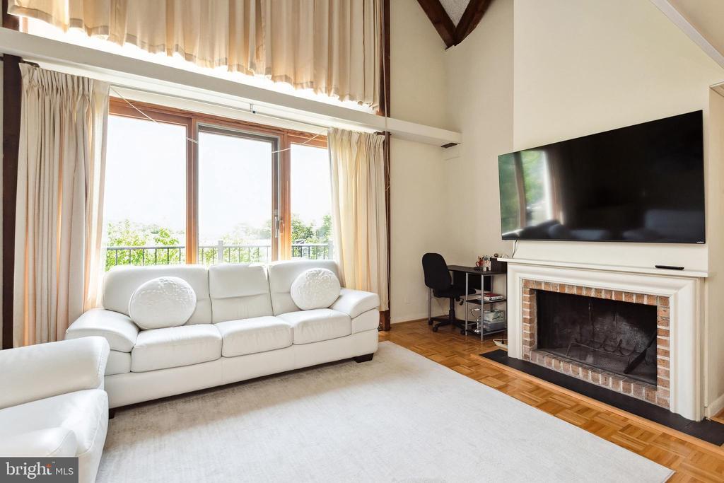 312 Severn Ave, Unit E407 in Annapolis, MD - Building Photo