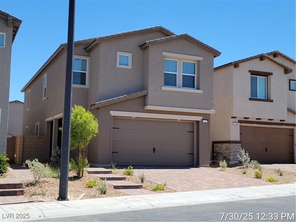 2612 Tranquil Dawn St in Henderson, NV - Building Photo