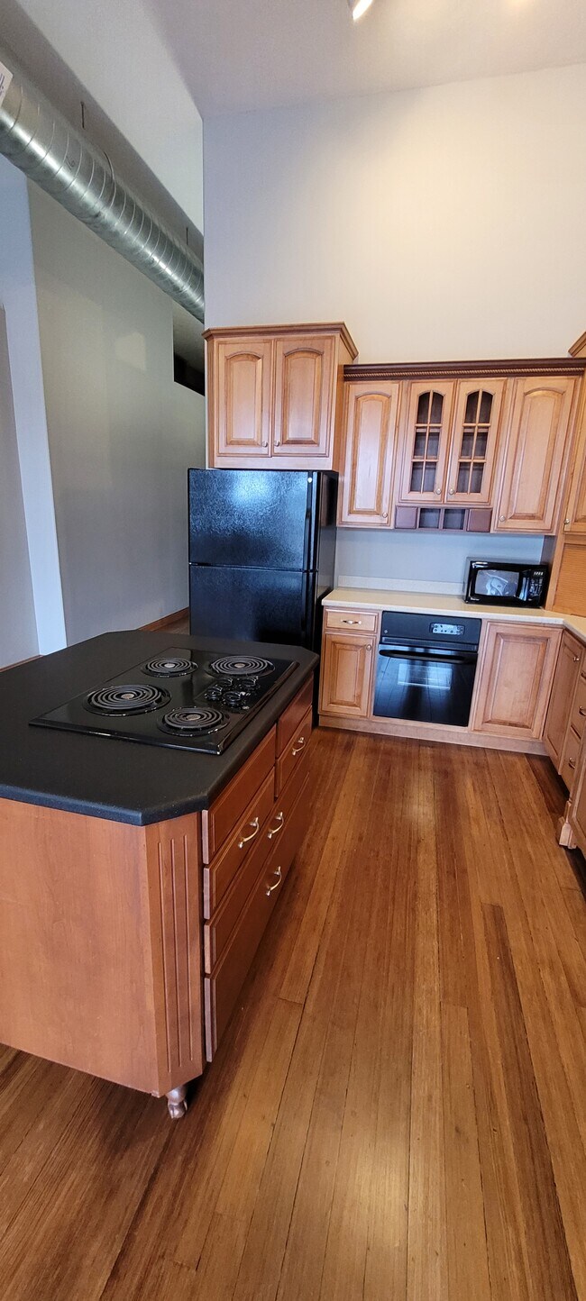 520 W 1st St, Unit #100 in Hastings, NE - Foto de edificio - Building Photo