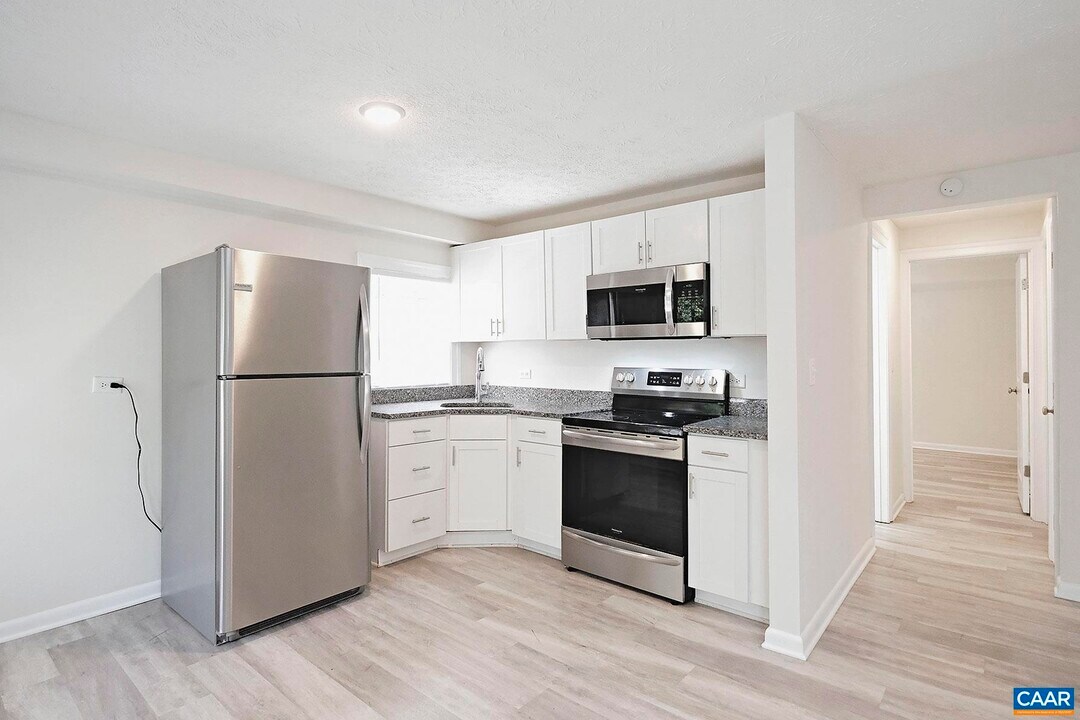 616 ROCK CREEK Rd in Charlottesville, VA - Building Photo