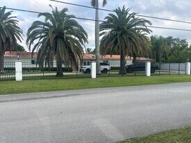 9540 SW 68th St in Miami, FL - Building Photo