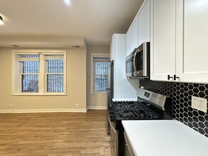661 W Wrightwood Ave in Chicago, IL - Building Photo - Building Photo