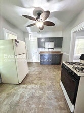 8002 Bellevue Ave in Cleveland, OH - Foto de edificio - Building Photo