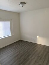 207 E Sequoia Ave in Visalia, CA - Building Photo - Building Photo