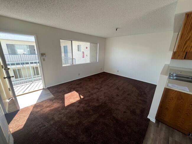 13707 Cerise Ave, Unit 4