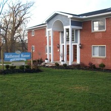 Hallwood Manor Apartments in Mentor, OH - Building Photo - Building Photo